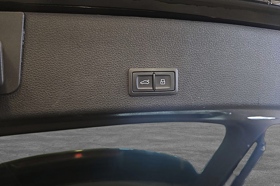 Audi e-tron 9 of 19