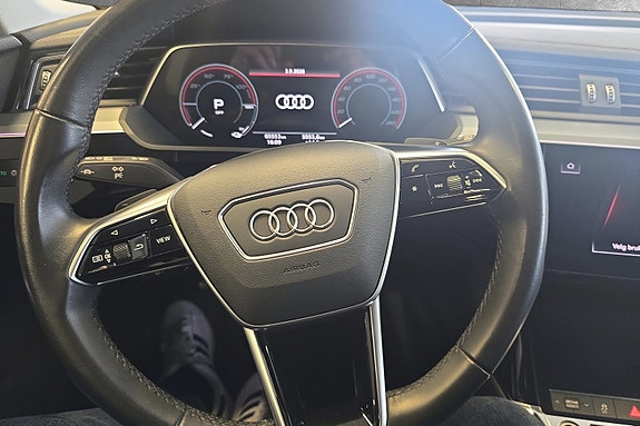 Audi e-tron 12 of 19