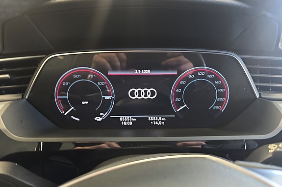 Audi e-tron 13 of 19