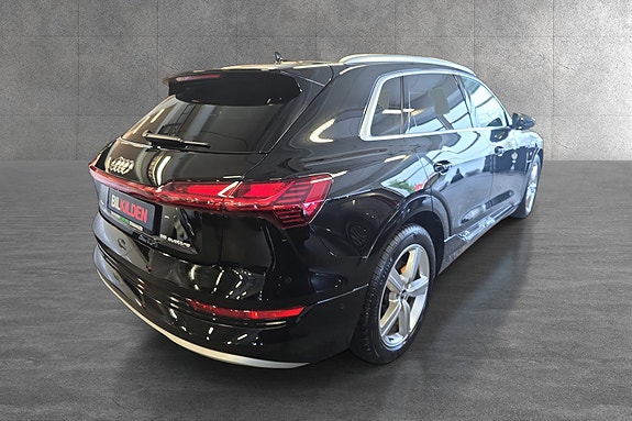Audi e-tron 2 of 19