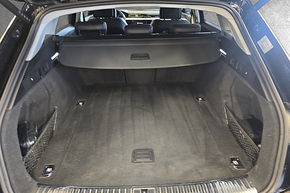 Audi e-tron 8 of 19