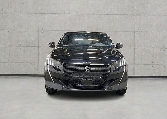 Peugeot e-208 2 of 26