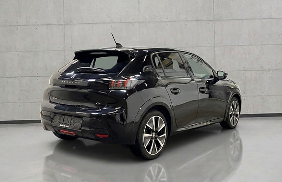Peugeot e-208 6 of 26