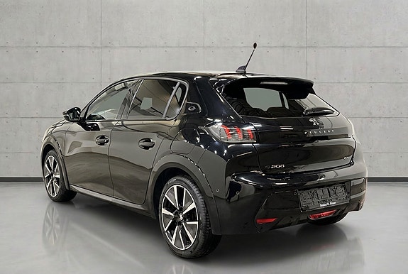Peugeot e-208 5 of 26