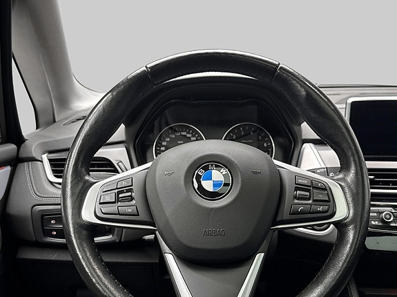 BMW 225xe 16 of 26