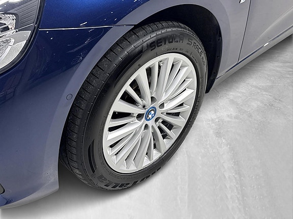 BMW 225xe 8 of 26