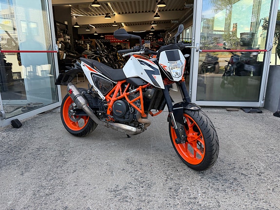 KTM 690 Duke R 8 of 11