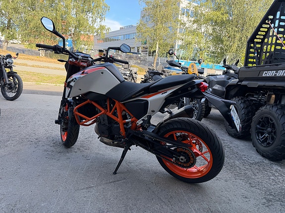 KTM 690 Duke R 3 of 11