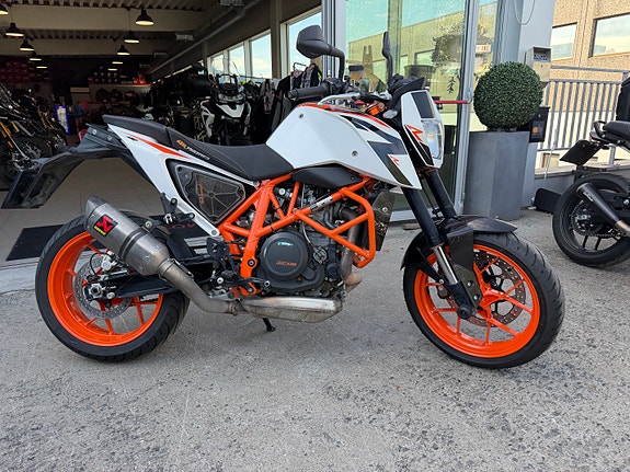 KTM 690 Duke R 6 of 11