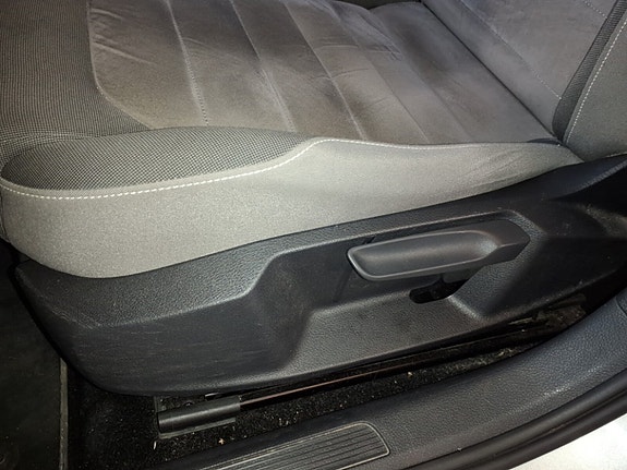 Volkswagen Golf VII 12 of 30