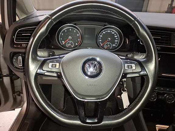 Volkswagen Golf VII 16 of 30