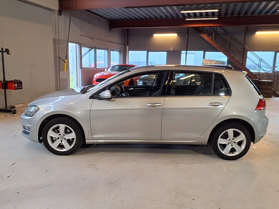 Volkswagen Golf VII 9 of 30