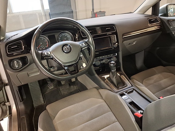 Volkswagen Golf VII 15 of 30