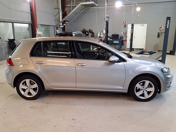 Volkswagen Golf VII 5 of 30