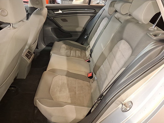 Volkswagen Golf VII 14 of 30