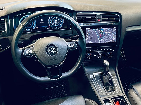 Volkswagen e-Golf VII 8 of 15