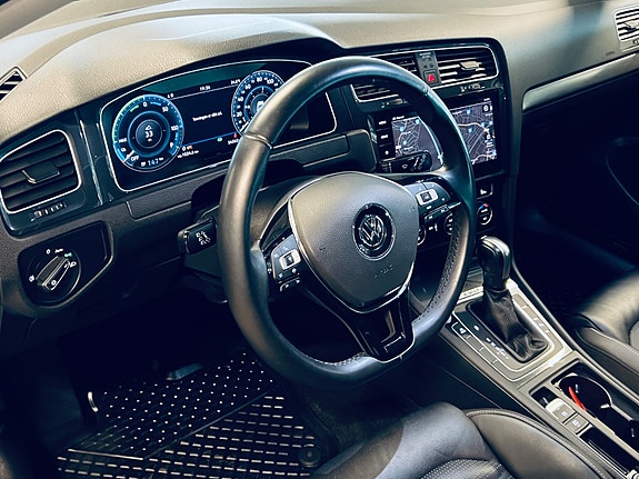 Volkswagen e-Golf VII 10 of 15