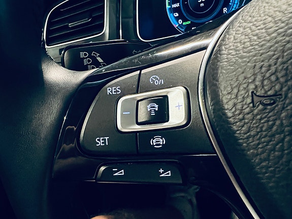 Volkswagen e-Golf VII 15 of 15