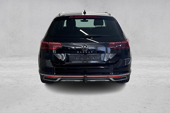 Volkswagen Passat Alltrack 5 of 30