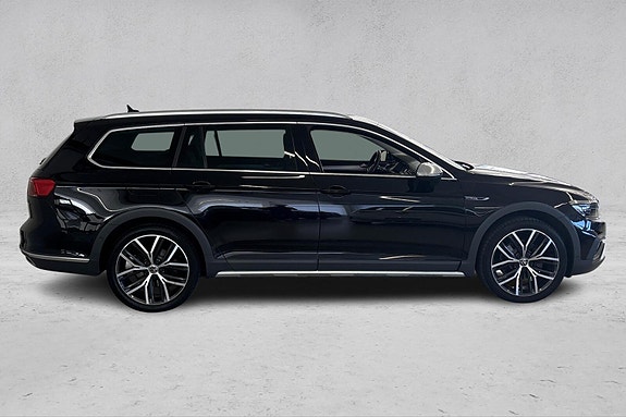 Volkswagen Passat Alltrack 7 of 30