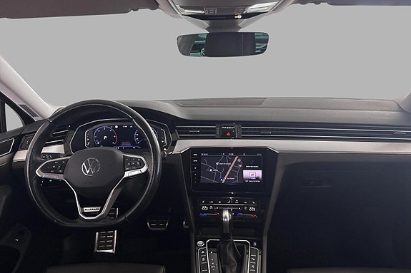Volkswagen Passat Alltrack 10 of 30