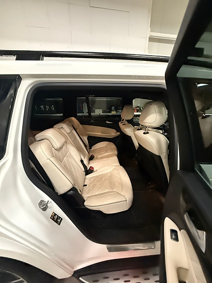 Mercedes-Benz GLS350 d 7 of 19