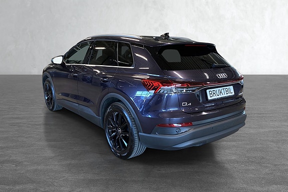 Moderne SUV-design med rene linjer og Audis karakteristiske premiumuttrykk.