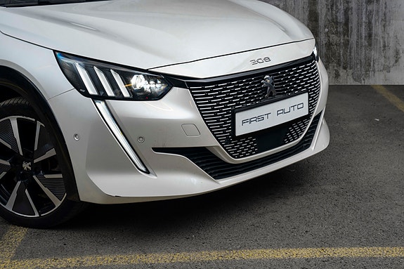 Peugeot 208 2 of 23