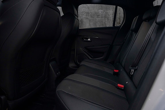 Peugeot 208 18 of 23