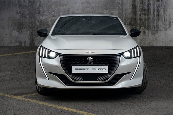 Peugeot 208 3 of 23