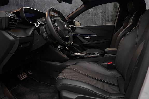 Peugeot 208 17 of 23