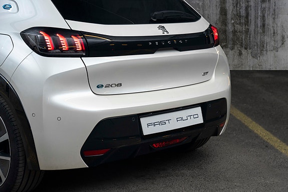 Peugeot 208 8 of 23