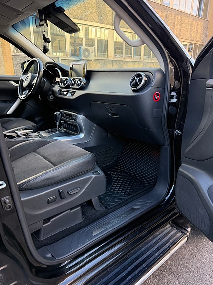 Mercedes-Benz X250 d 12 of 23