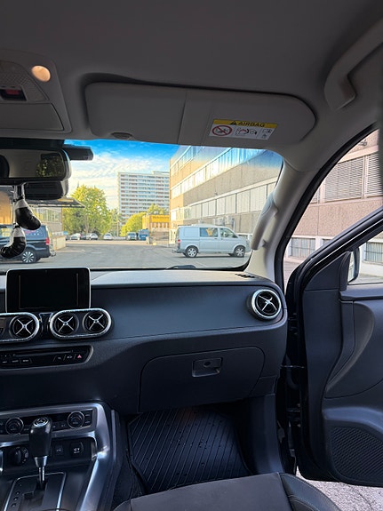 Mercedes-Benz X250 d 13 of 23