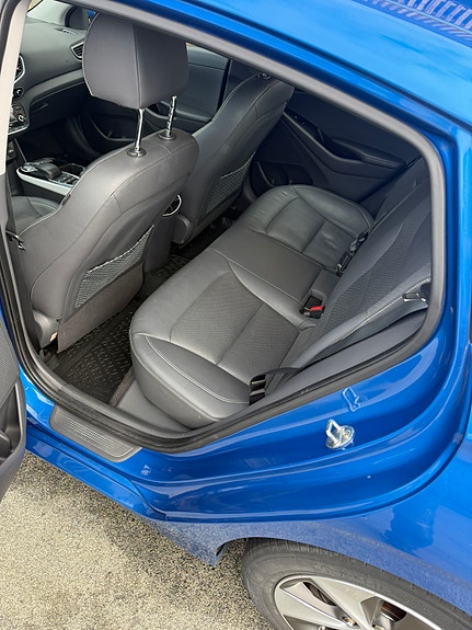Hyundai IONIQ 8 of 16