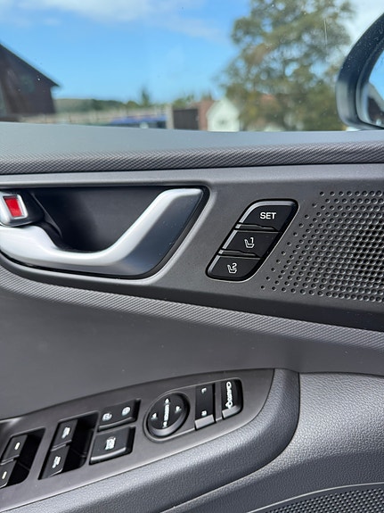 Hyundai IONIQ 16 of 16