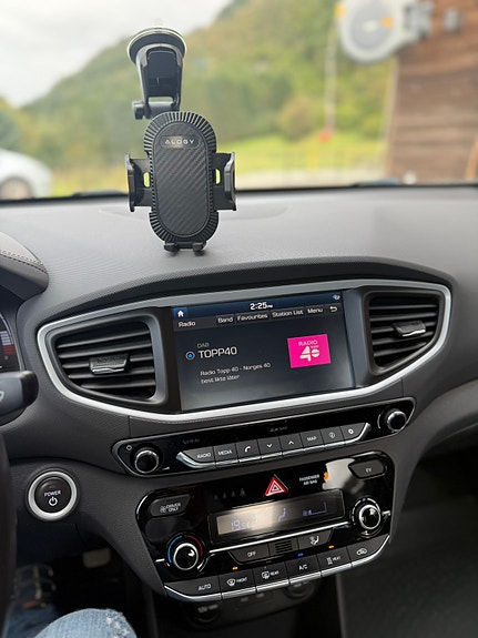 Hyundai IONIQ 12 of 16