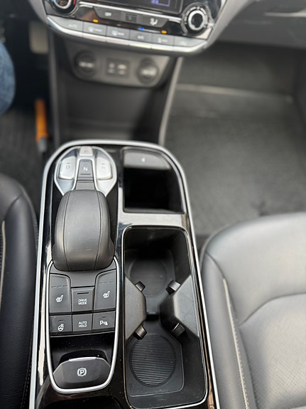 Hyundai IONIQ 13 of 16