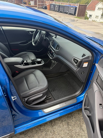 Hyundai IONIQ 10 of 16