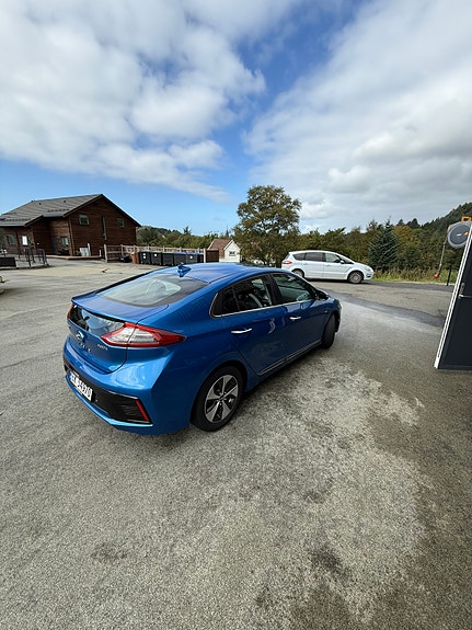 Hyundai IONIQ 3 of 16