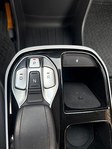 Hyundai IONIQ 14 of 16