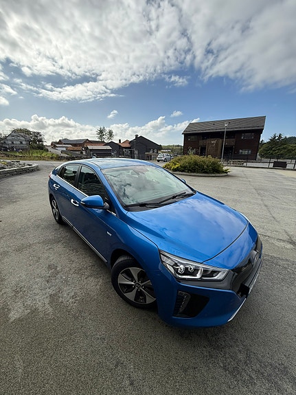 Hyundai IONIQ 2 of 16