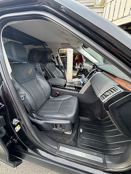 Land Rover Discovery 15 of 15