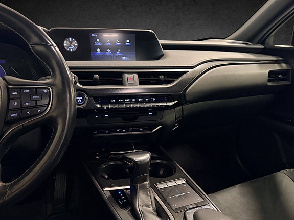 Lexus UX250h 20 of 28