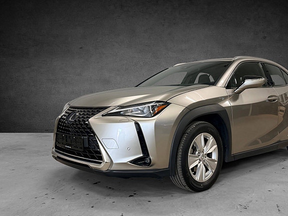 Lexus UX250h 7 of 28