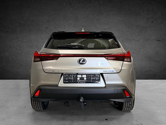 Lexus UX250h 4 of 28