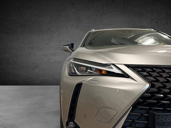 Lexus UX250h 5 of 28