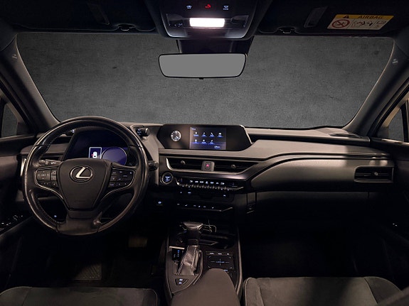 Lexus UX250h 16 of 28