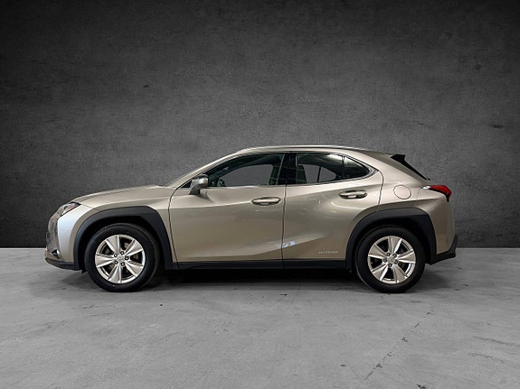 Lexus UX250h 9 of 28