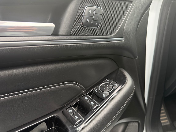 Ford S-MAX 11 of 30
